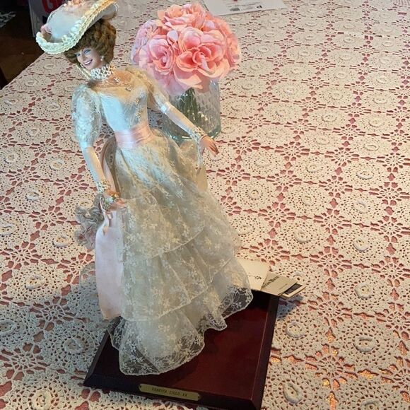 1985 Lloyderson Vanessa Porcelain Doll - Picture 9 of 11